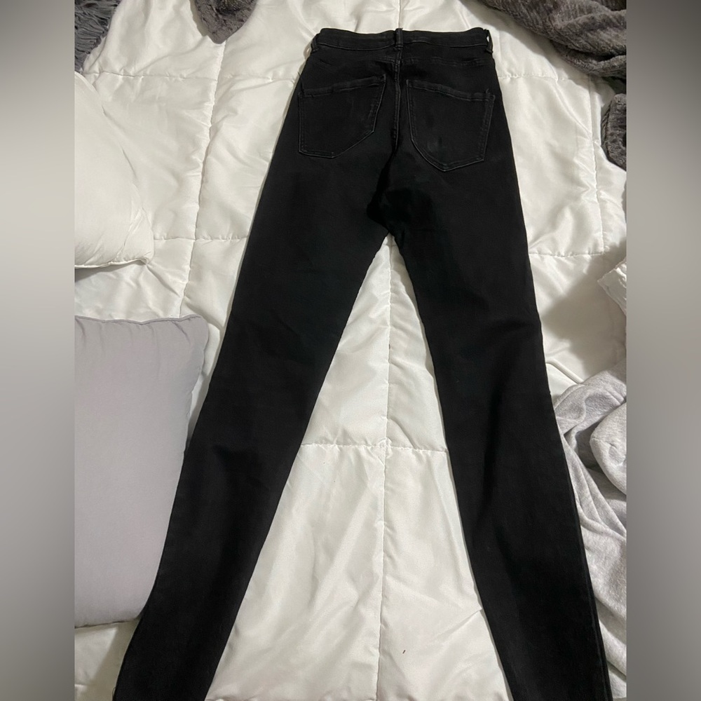 Women’s skinny black Zara jeans! Holes in knees